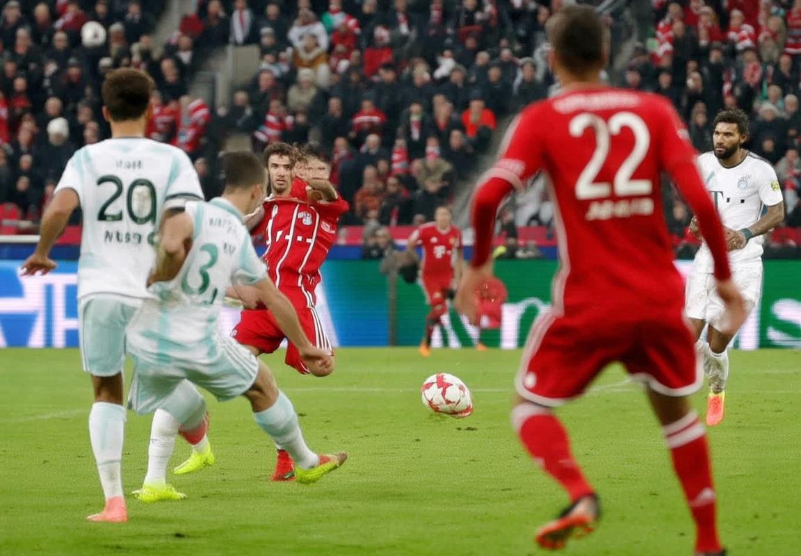 欧冠小组赛：拜仁慕尼黑主场2-1逆转曼联